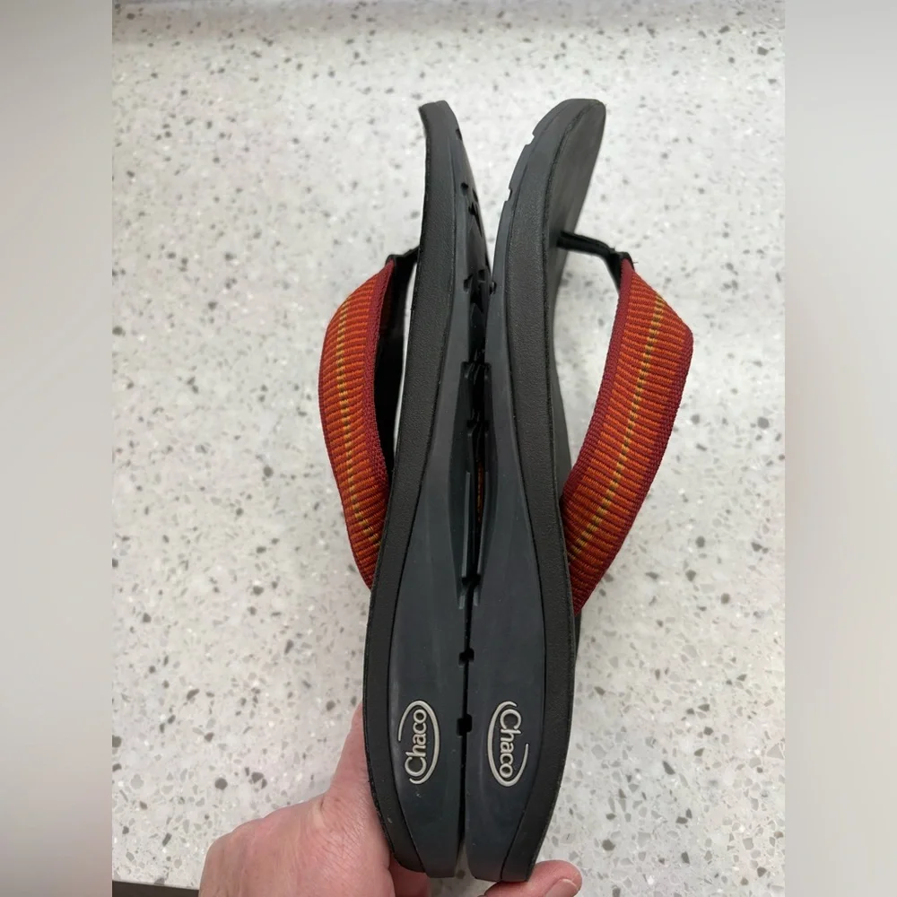 EUC Chaco Leather Flip Flops Vibram Outsole- Men’s 9
